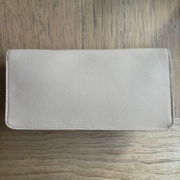 $398 NWOT TORY‎ BURCH Gigi Envelope Clutch Handbag Beige Pebbled Patent Leather - Picture 3 of 13